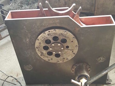 Transmission in molding machine